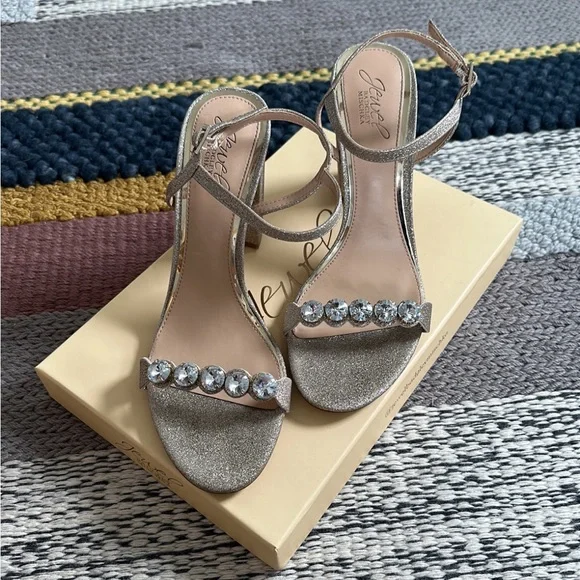 Jewel Badgley Mischka Shoes Leilani Block Heel Sandal In Light